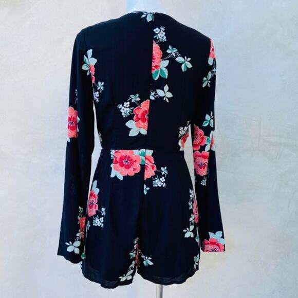 Cotton Candy LA Floral Surplice Long Sleeve Romper NWT - Picture 5 of 13